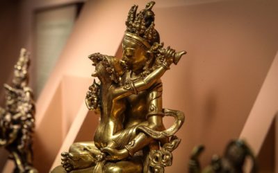 Tantra, Buddha, Shiva, Shakti, sinnliche Umarmung, Schoss, goldene Figur