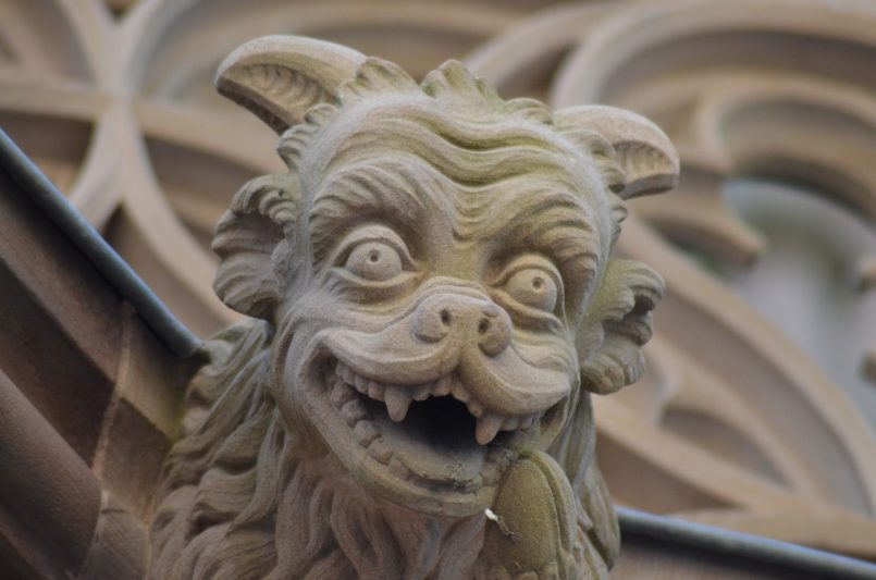 Gargoyle gargoyle, wasserspeier, kathedrale, straßburg, religiöse bauten, hörner, hufe, spitze zähne