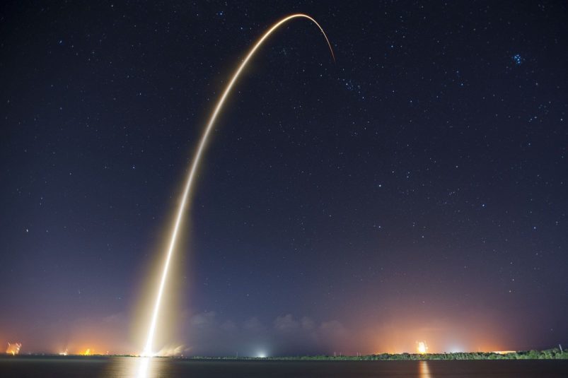 Rocket Launch 693215 1920 Yang-Metall-Ratte, Corona, Raketenstart, Nacht, Flugbahn, Spacex, abheben