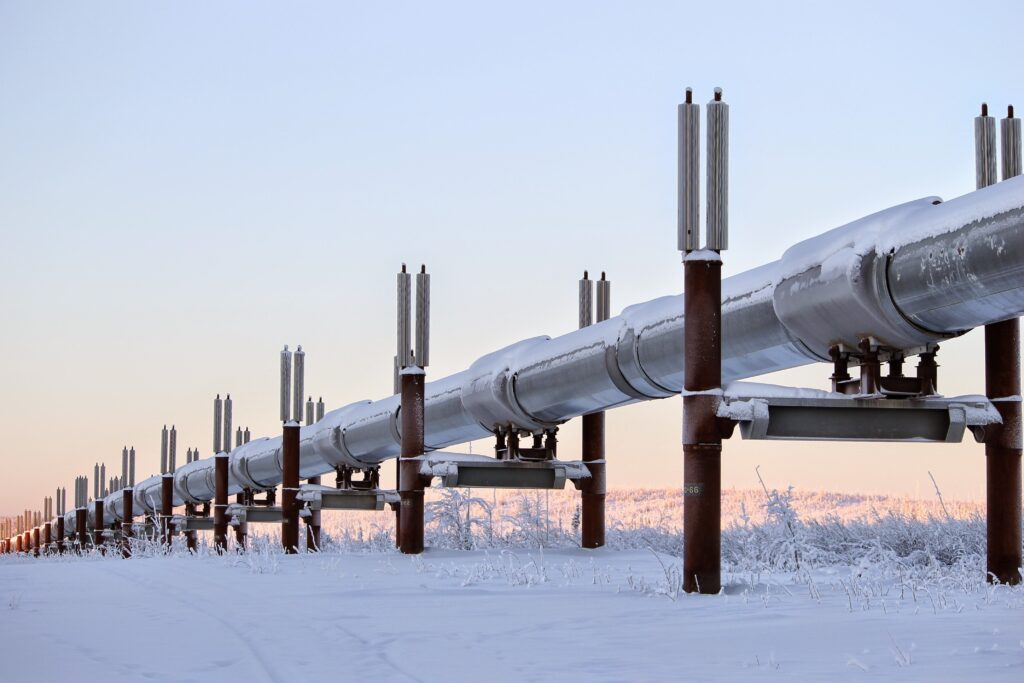 Triputi - Energieheilung für Mensch und Raum, Energetisches Feng Shui, Ist das schwarze Gold wirklich fossil?, Pipeline in Alaska, morgendliche Winterlandschaft, Farben: weiß, silber, rosa, rotbraun, hellblau